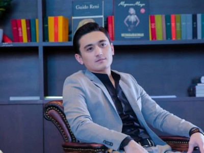 «Қозғалып, сөйлей алмайды»: Қазақстандық танымал әнші ауруханаға түсті
