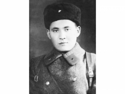 Түсір еске есіл ерді, аты оның еді Абдолла...