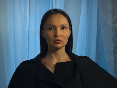 «Көзіңіздің асты неге көгеріп тұр?»: Жұлдыз Әбдікәрімова түр-әлпетіне «тиіскендерге» жауап қатты