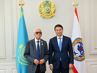 Алматыда мәдениет және еңбек адамдарына мемлекеттік наградалар табысталды