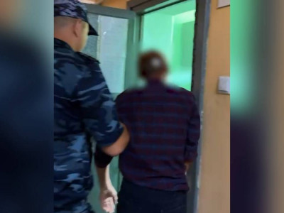 Астаналық тұрғын Абайдың нақыл сөздері жазылған стендті бүлдірген