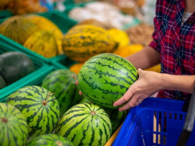 Мамандар қарбызды таңдаудың бірнеше тәсілін атады
