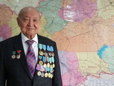 Президент Қалтай Сәмбетовке «Қазақстанның Еңбек Ері» атағын берді