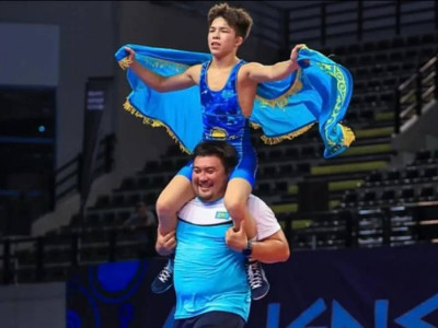 Әлем чемпионы атанған балуанға бір үйір жылқы сыйға берілді