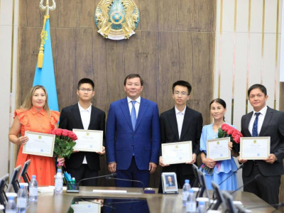 Ақтөбе облысында үздік жастар ақшалай сыйлықтар табысталды