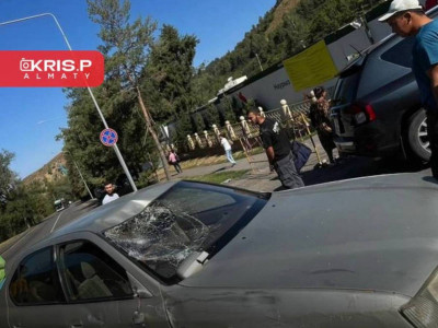 «Қабырғалары сынған»: Медеуде велосипедшіні көлік қағып кеткен