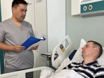 Пациенттен оңбай таяқ жеген қостанайлық дәрігер ауруханадан шықты