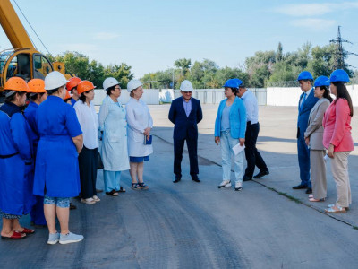 «AMANAT» партиясы жұмысшы әйелдердің әлеуметтік мәртебесін көтеруге айрықша көңіл бөледі
