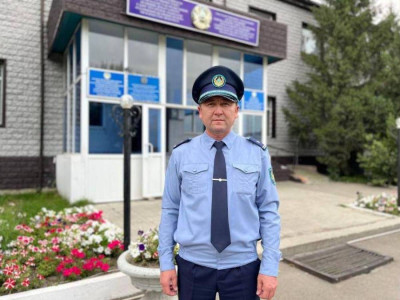 Солтүстік Қазақстанда полицей суға батып бара жатқан әкесі мен баласын құтқарды