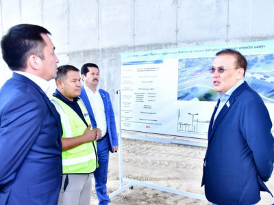 Мәжіліс депутаты Шымкенттегі жаңа көлік өткелінің құрылысын тексерді