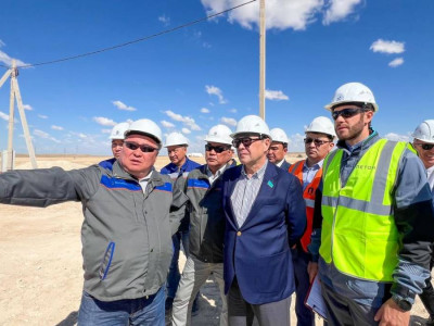 Мәжіліс депутаты Жаңаөзендегі газ өңдеу зауытының құрылысымен танысты