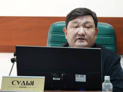 Сот залында тілін шығарған судьяға қатысты тексеріс басталды
