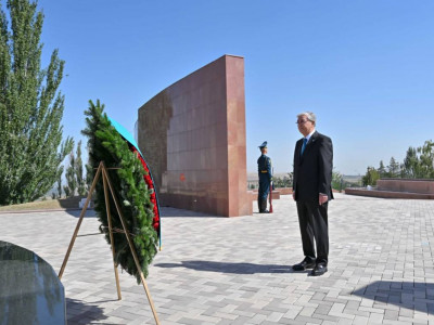 Президент «Ата бейіт» ұлттық тарихи-мемориалдық кешеніне зиярат етті