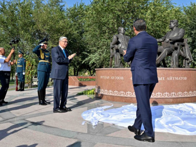 Қасым-Жомарт Тоқаев «Достықтың алтын көпірі» ескерткішінің ашылу рәсіміне қатысты