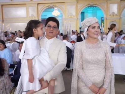 «Көлік мінгізді, бриллиант тақты»: Сәкен Майғазиевтің әйелі тойға қанша қаражат кеткенін айтты