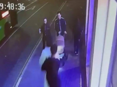 Алматыда 2 жасөспірім самокатпен жаңа туған сәбиді қағып кетті
