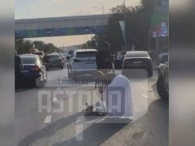 Ақтөбеде автокөлік әжесі мен немересін қағып кетті