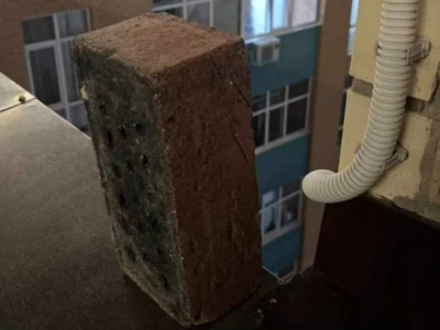 Қарағандыда жасөспірім үйдің шатырында қауіпті ойын ұйымдастырған