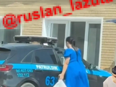 Балқашта полицей қызметтік көлікпен әйелін базарға апарып, азық-түлік тасыған