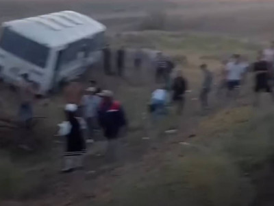 Алматыда оқушылар мінген автобус жеңіл көлікке соғылып, екі адам қаза тапты