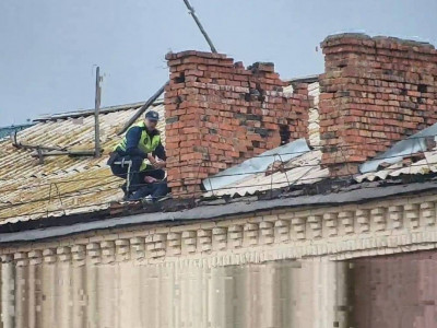 Көкшетаулық полицейлер үйдің төбесінен секірмек болған адамды құтқарып қалды