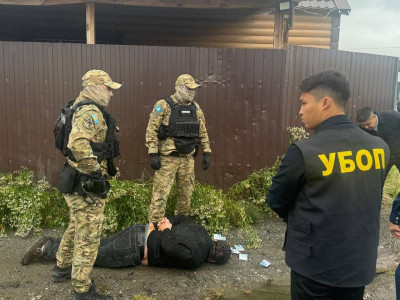 «Ұлың үшін ақша бер»: Өгей әкесі баланың туған әкесін бопсалап, үнемі ақша алып келген