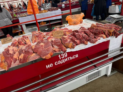 Семейдегі жәрмеңкеде 19,5 тонна сиыр еті мен мыңдаған келі көкөніс төмен бағамен сатылды