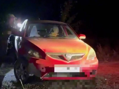 Ақтөбелік балықшылар жардан құлап, өзенге түсіп кете жаздады (ВИДЕО)