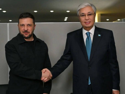 Қасым-Жомарт Тоқаев Владимир Зеленскиймен кездесті