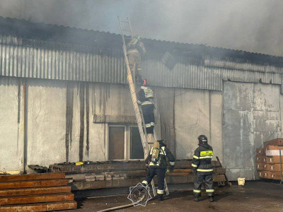 Астанадағы «Шапағат» және «Әлем» базарларының маңында өрт шықты (ВИДЕО)