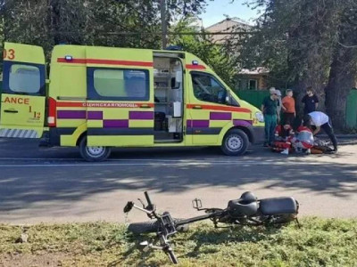 Алматыда электровелосипед мінген ер адам көз жұмды