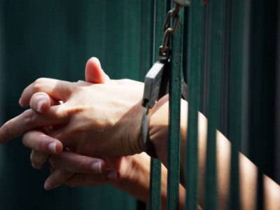 Полицейлерге терезесін ашпай қойған келіншек жүргізуші куәлігінен 8 жылға айырылды