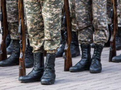 Алматыда сарбаз әскери бөлім ғимаратының үшінші қабатынан секіріп кетті