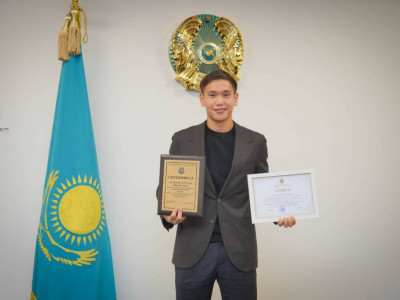 Шерхан Қалмұрзаға ректорлық білім беру гранты берілді
