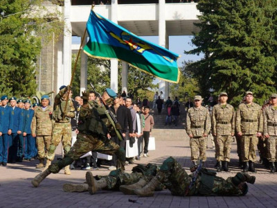 Алматыда отыз сарбаз Десанттық-шабуылдау әскеріне қызмет етуге аттанды