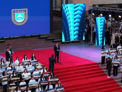 ҚазҰУ-да 1 курс білім алушылары студенттер қатарына ЖИ қатысуымен қабылданды