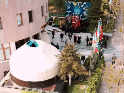 Маңғыстау делегациясы ТҮРКСОЙ халықаралық ұйымына киіз үй сыйлады