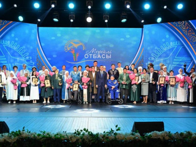 «Мерейлі отбасы – 2025»: Астанада еліміздің 20 үлгілі отбасы марапатталды
