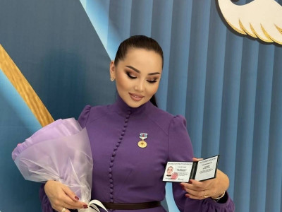 «Отаныма қызмет етемін!»: Баян Алагөзова «Қазақстанның еңбек сіңірген қайраткері» атағын алды