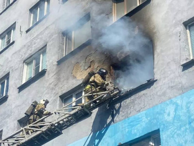 Астанада көпқабатты үйден өрт шығып, құтқарушылар 33 адамды эвакуациялады