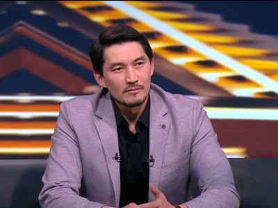 «Жарымның ұсынысы»: Әділ Ахметов отбасын неге құпия ұстағанын айтты