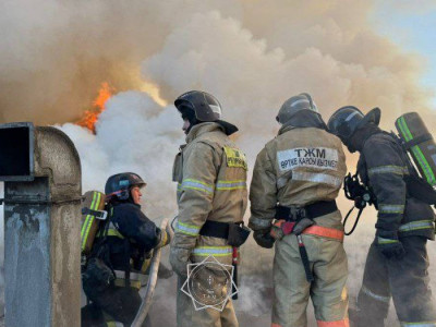 Сәтбаев қаласында 10 адам өртенген пәтерде қалып қоя жаздаған