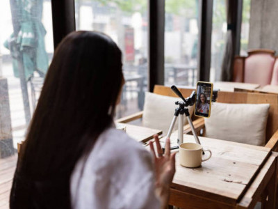 Қытайда дипломы жоқ блогерлерге қаржы, медицина, заң және білім туралы сөйлеуге тыйым салынды