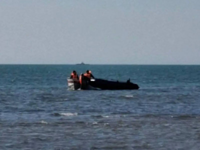 Маңғыстаулық ер адам теңізде қайығы аударылып, батып кете жаздаған (ВИДЕО)