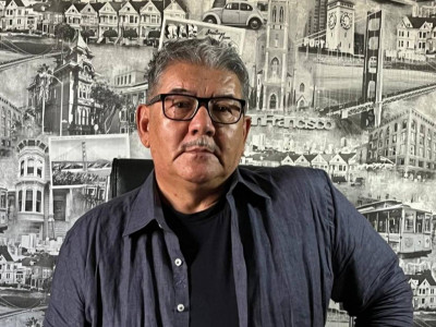 Ашық теңізде арпалысқан жалғыз қайық