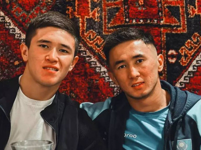 Желіде ағайынды Сабырхандарды әкесі қамшымен қуған видео тарады