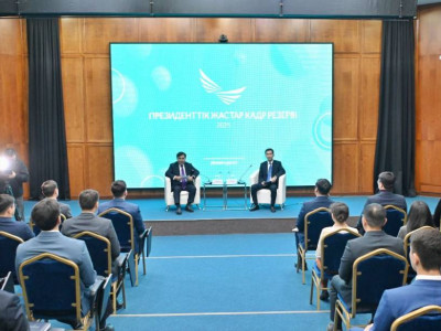 Дархан Жазықбай Президенттік жастар кадр резервіне қабылданғандармен кездесті