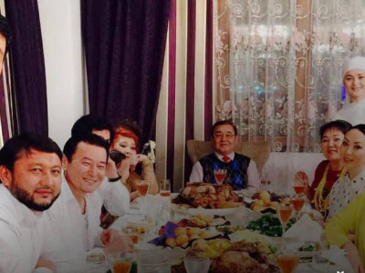 «Қолынан талай шай іштік»: Мұхамеджан Тазабек Қабатовтың экс-әйеліне арнап жазба жариялады