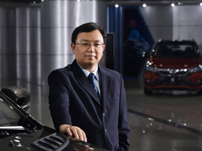BYD басшысы аккумулятор сұйықтығын ішіп, компанияның тағдырын өзгерткен