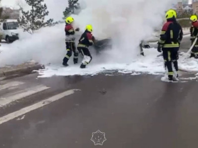 Астанада газбаллон орнатылған жеңіл автокөлік өртеніп кетті (ВИДЕО)